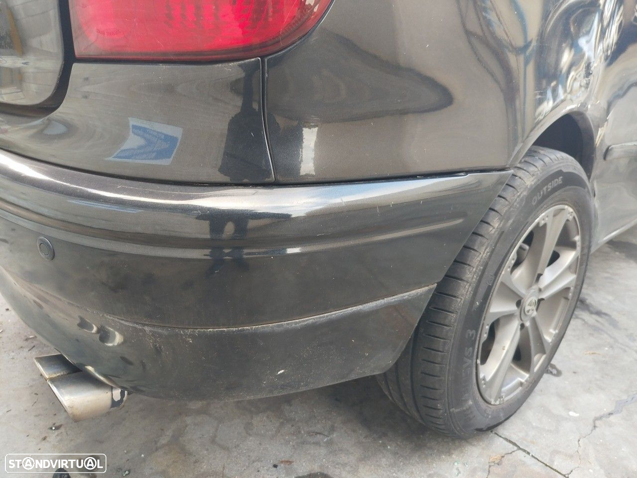 Pára-choques trás TOYOTA Corolla Sedan (_E11_) - 3