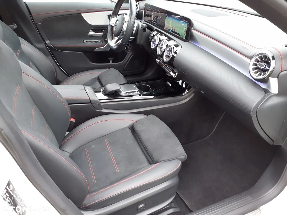 Mercedes-Benz CLA 200 mHEV AMG Line 7G-DCT - 24
