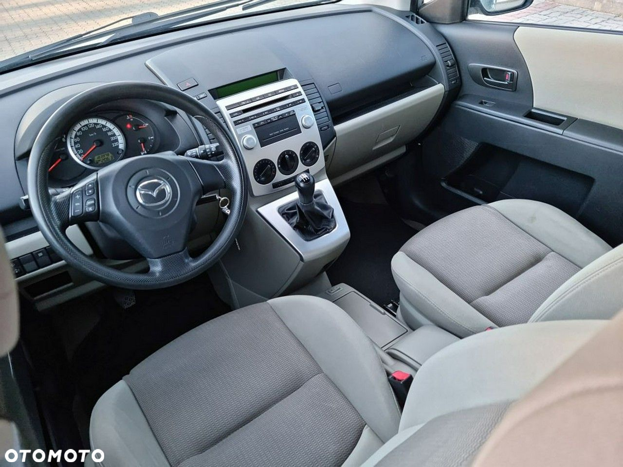 Mazda 5 - 8