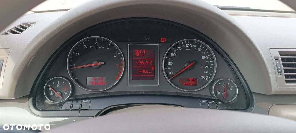 Audi A4 Limousine - 13