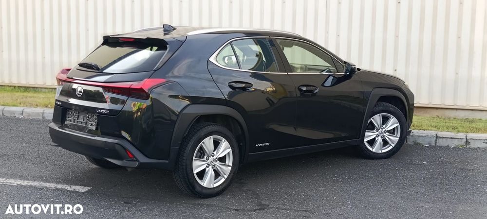 Lexus UX 250h FWD Business - 10