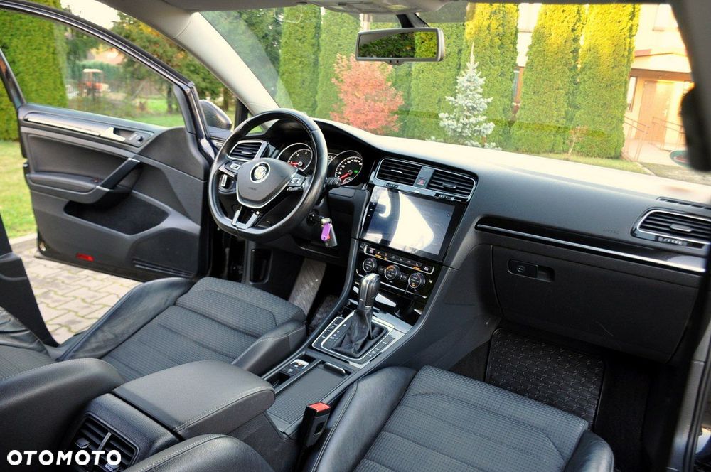 Volkswagen Golf - 25