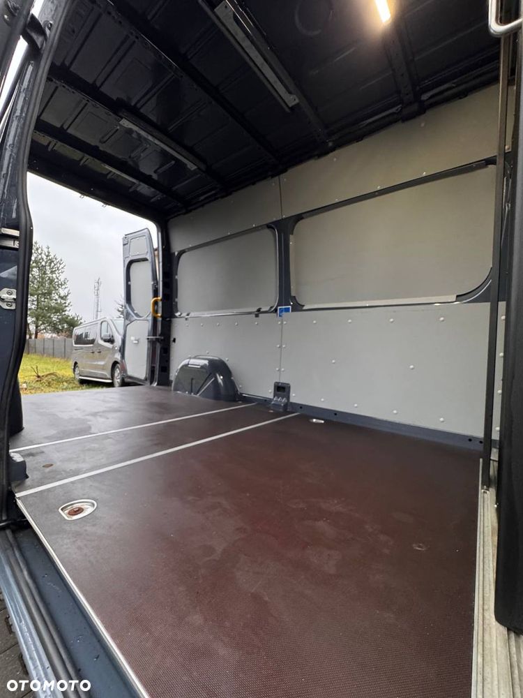 Mercedes-Benz Sprinter - 15