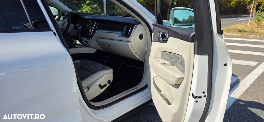 VOLVO XC60 2018 — imagine 12