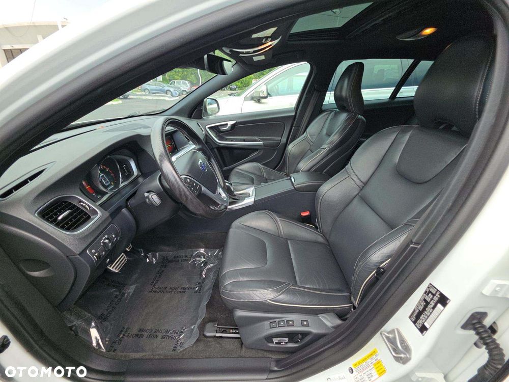 Volvo V60 T6 AWD R-Design - 8