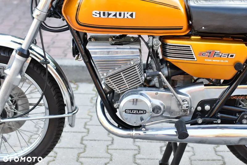 Suzuki Inny - 26