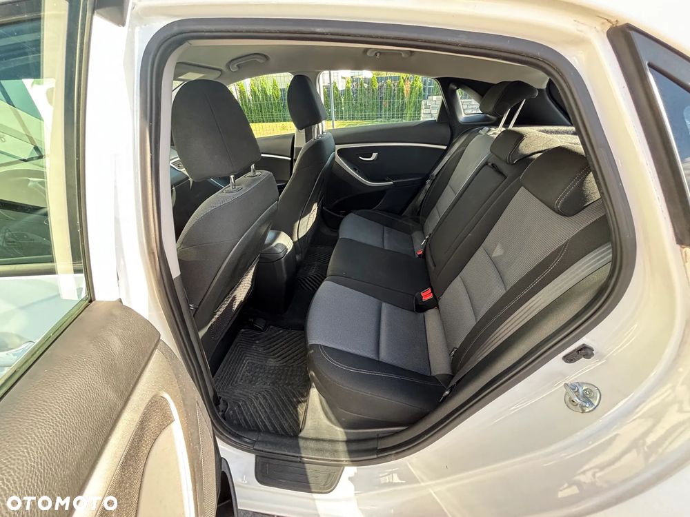 Hyundai i30 1.6 CRDi Classic + - 9