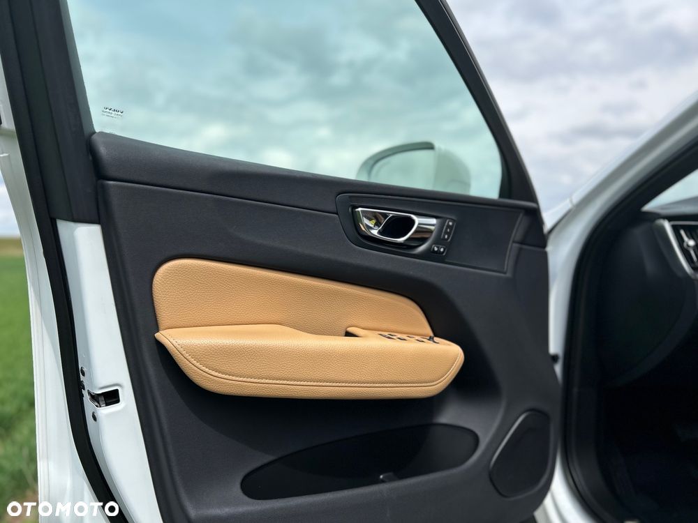Volvo XC 60 T5 AWD Geartronic Momentum - 17