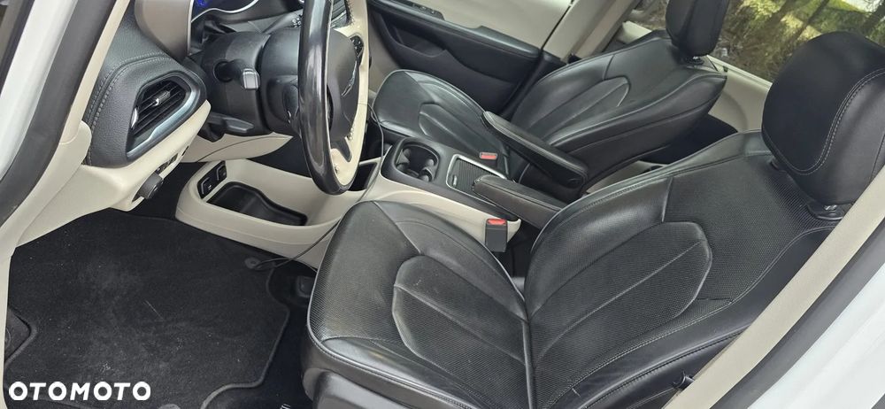 Chrysler Pacifica - 22