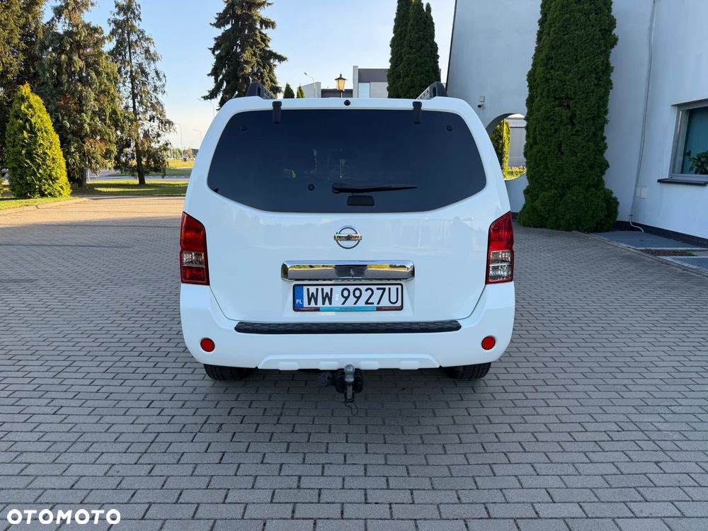 Nissan Pathfinder 2.5 D SE - 11