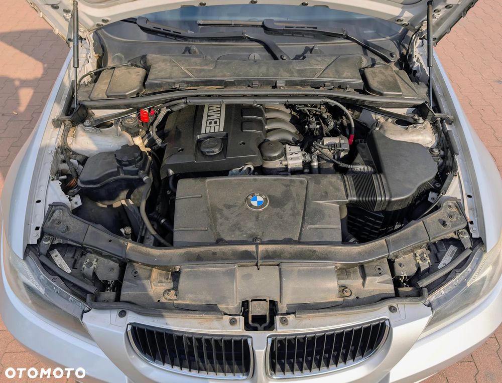 BMW Seria 3 318i - 9