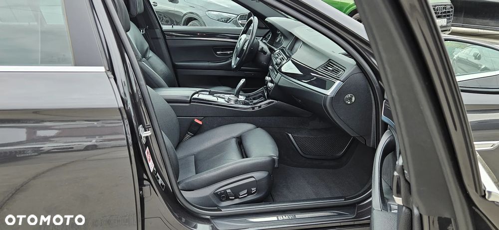 BMW Seria 5 520d xDrive - 12
