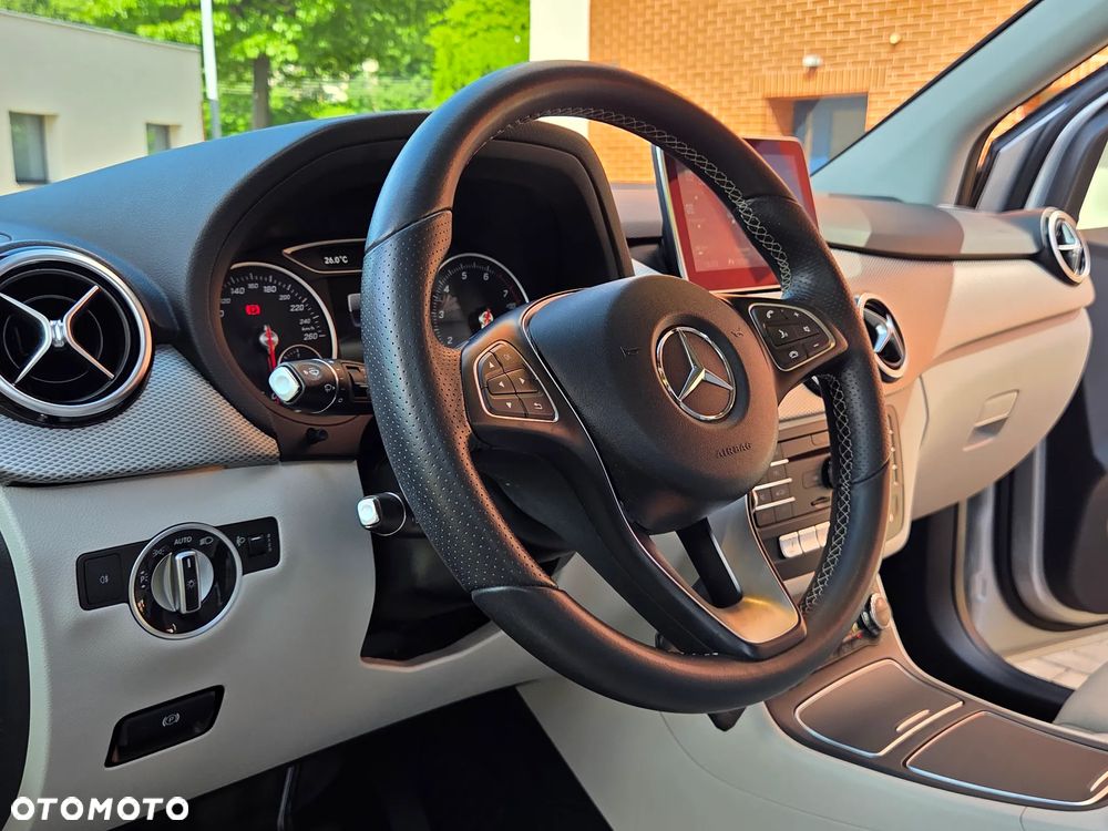 Mercedes-Benz Klasa B 180 7G-DCT Edition - 38