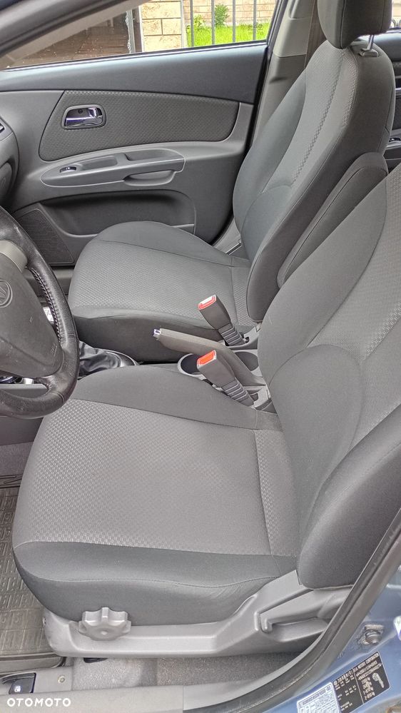 Kia Rio 1.4 Family - 10