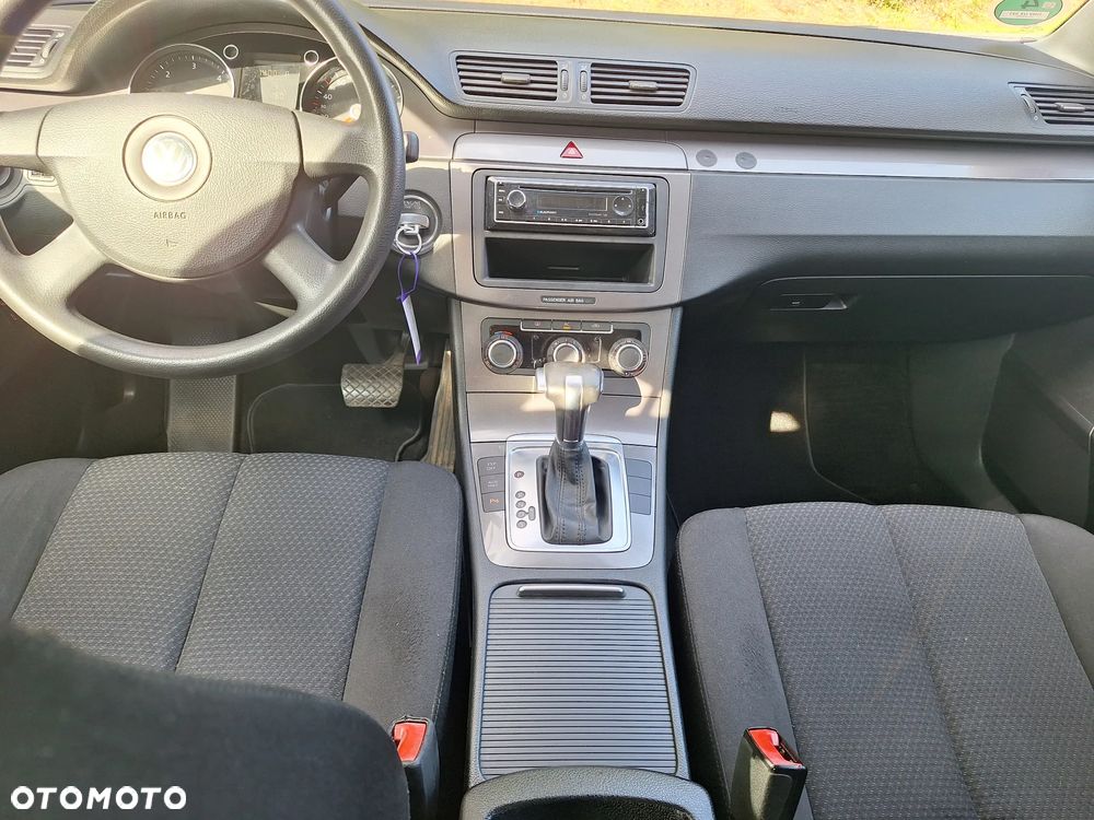 Volkswagen Passat 2.0 TDI Trendline DSG - 26