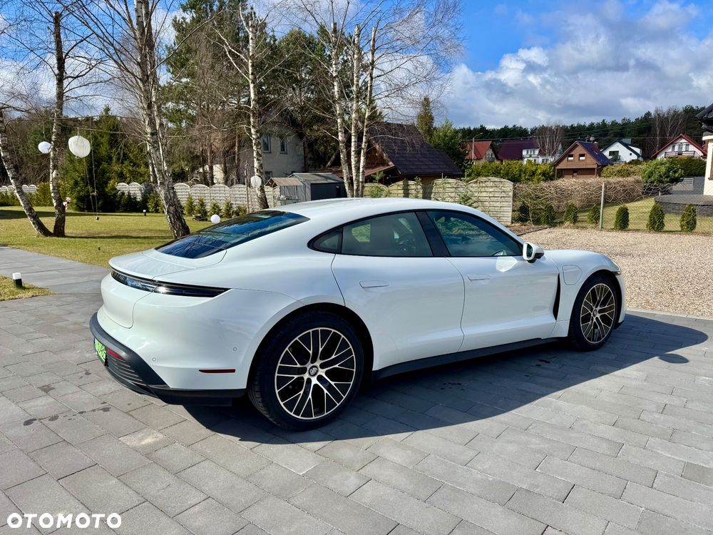 Porsche Taycan 4 - 10
