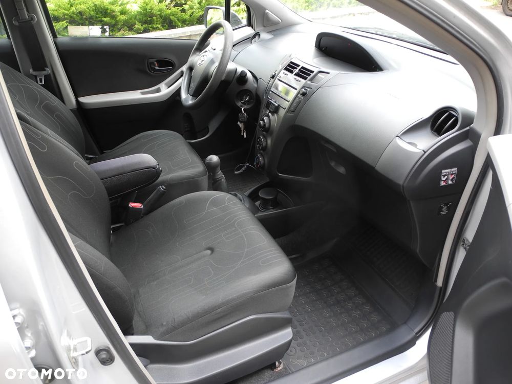Toyota Yaris - 11