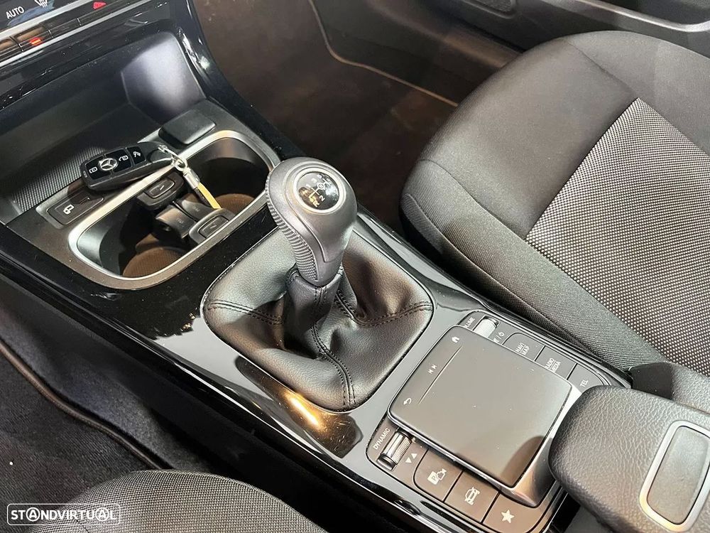 Mercedes-Benz A 180 Limousine d Business Solutions - 16