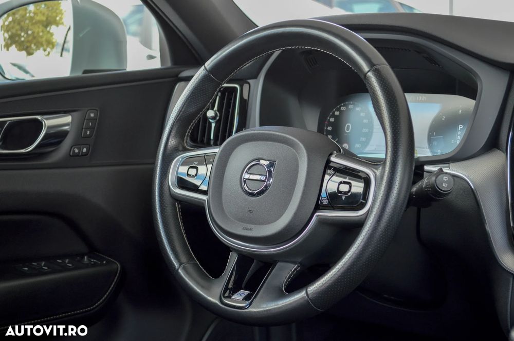Volvo XC 60 D4 AWD R-Design - 24