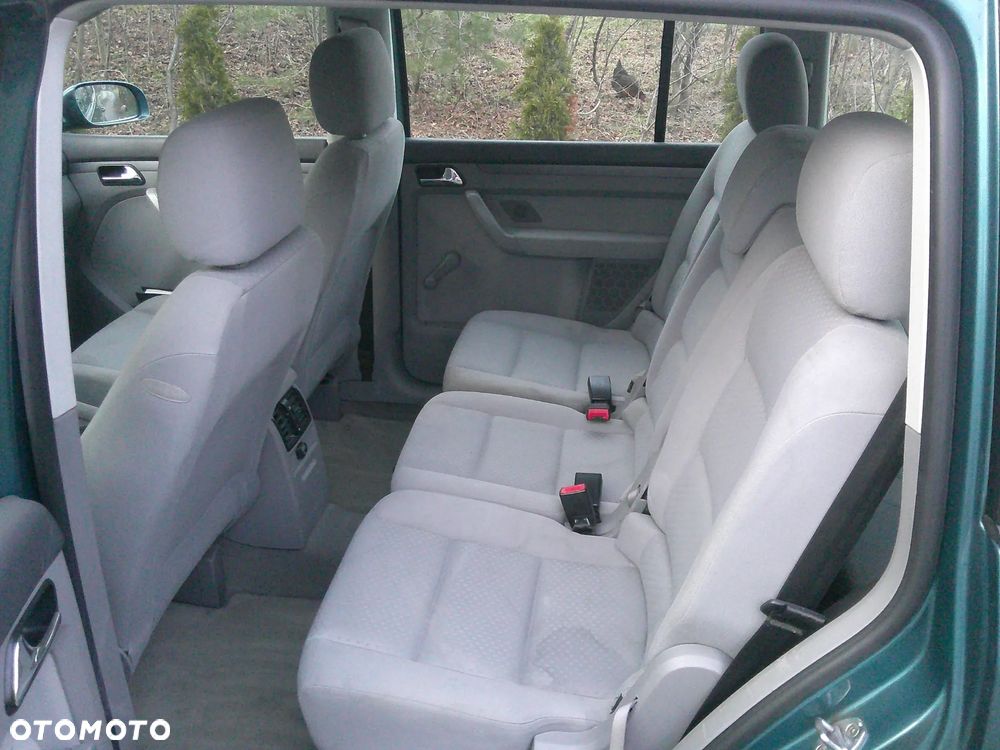 Volkswagen Touran 1.6 - 13