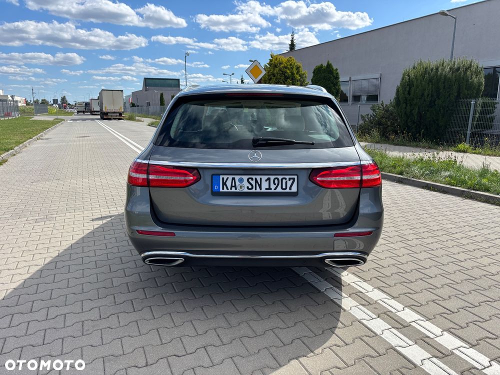Mercedes-Benz Klasa E 220 d 9G-TRONIC Exclusive - 3