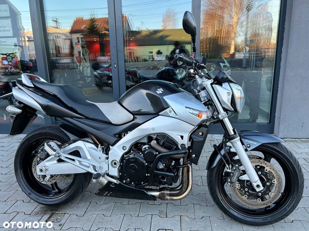 Suzuki GSR - 1