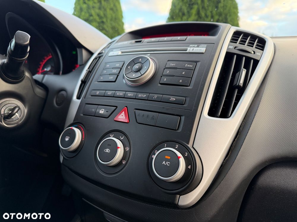 Kia Ceed - 11