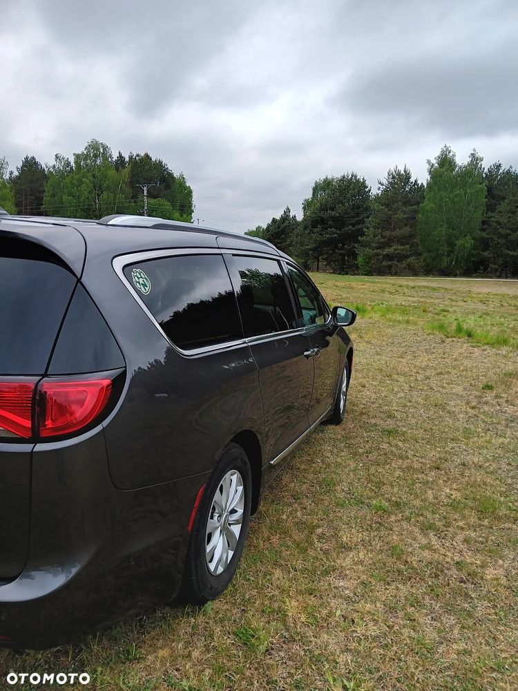 Chrysler Pacifica - 5