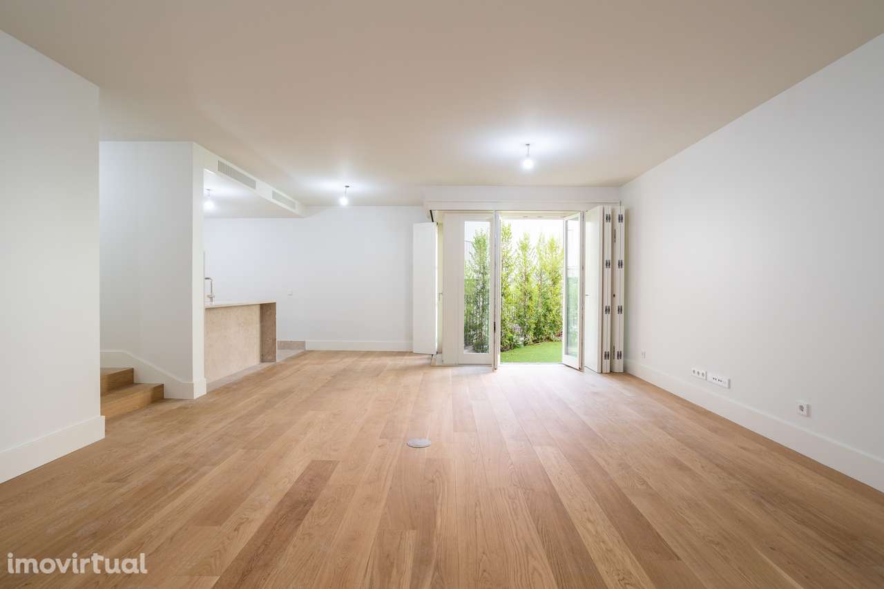 APARTAMENTO T2 DUPLEX DE LUXO, A 3 MINUTOS DA AV. DA LIBERDADE - Grande imagem: 2/55