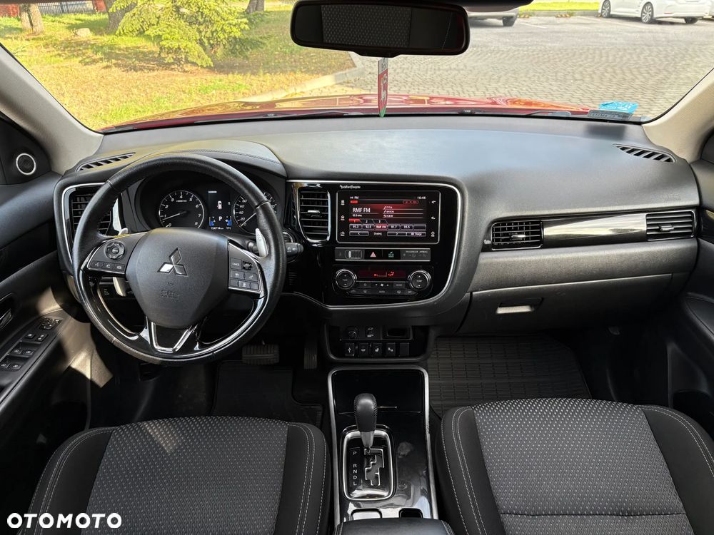 Mitsubishi Outlander 2.0 Instyle + 4WD CVT - 10