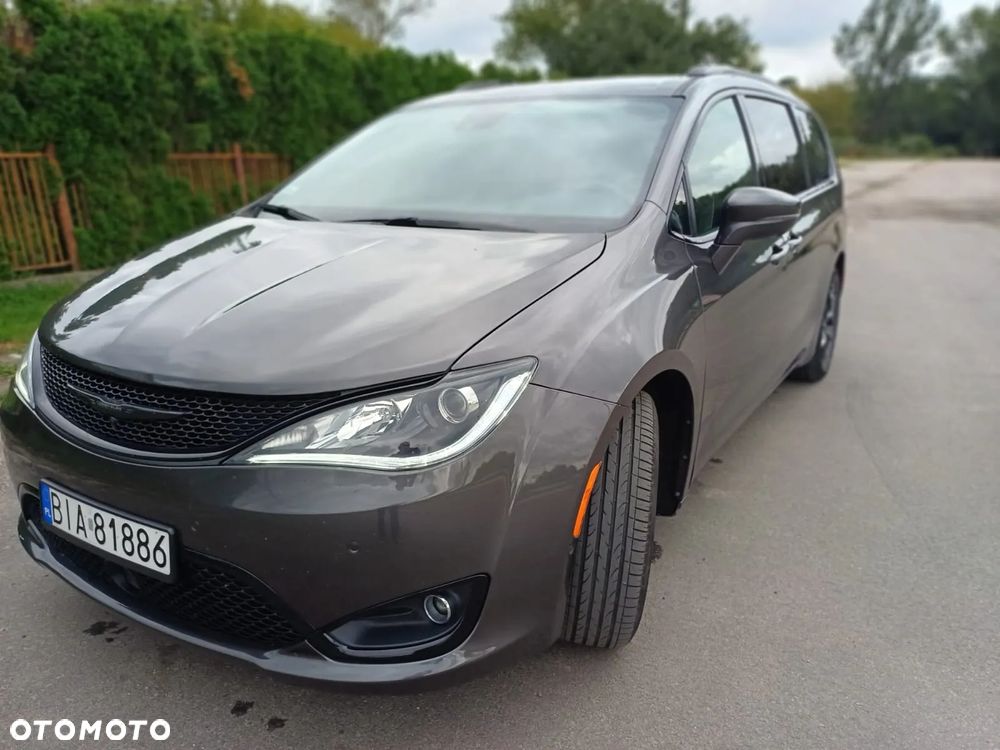 Chrysler Pacifica - 2