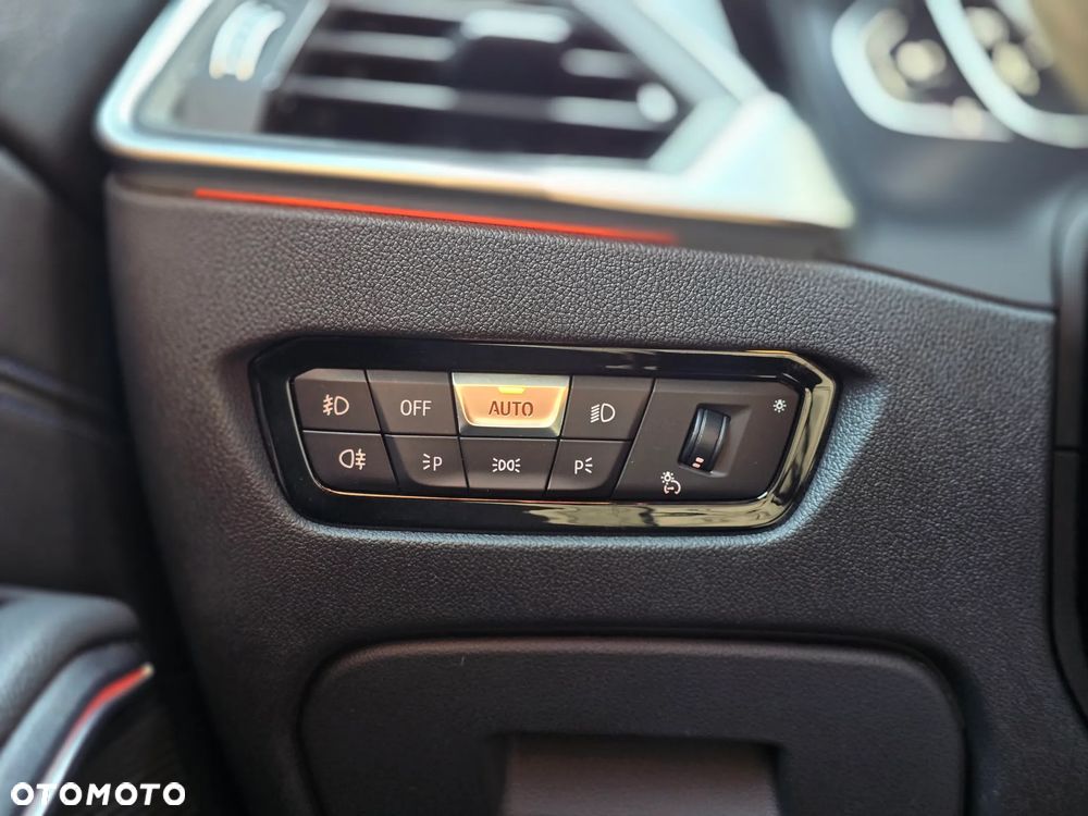 BMW Seria 3 318d M Sport - 25