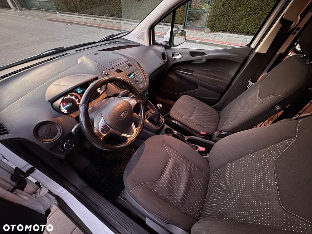 Ford Transit Courier - 16