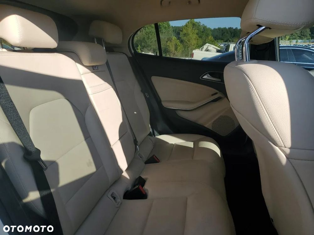 Mercedes-Benz GLA 250 4-Matic - 10