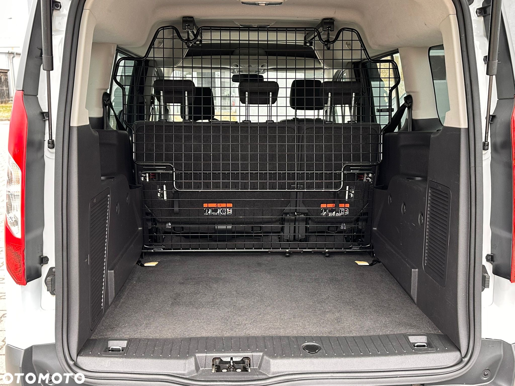 Ford Tourneo Connect Grand - 12