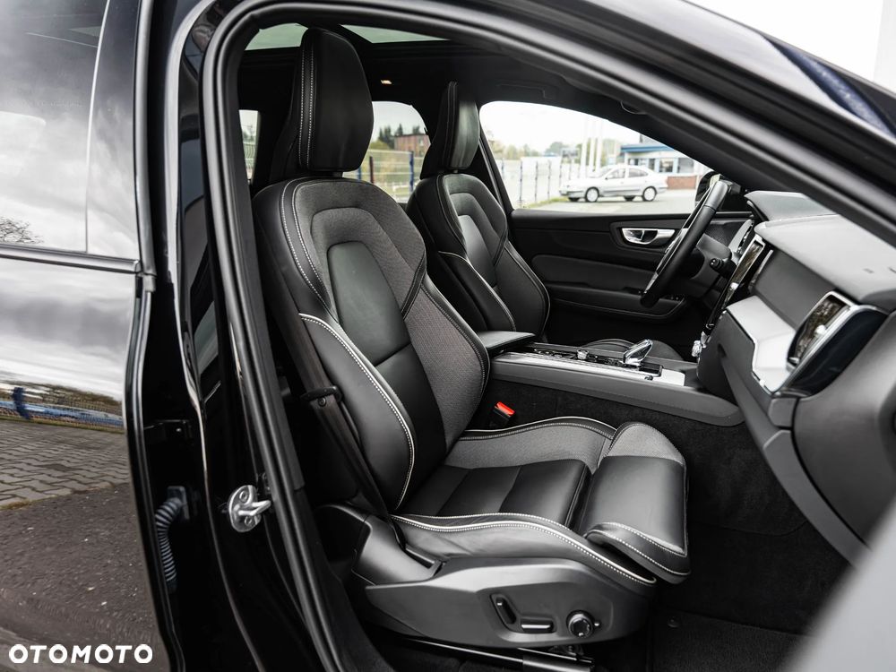Volvo XC 60 B5 B AWD Plus Dark - 26