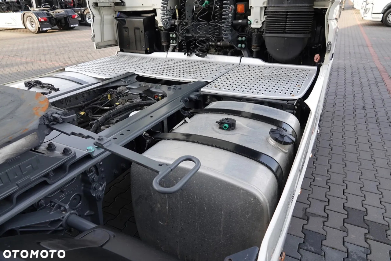 DAF XF 510 / RETARDER / BOGATA WERSJA / DUŻE NAVI / ORUROWANIE / PO ZŁOTYM KONTRAKCIE / INDYVIDUAL / OPONY 100 % - 15