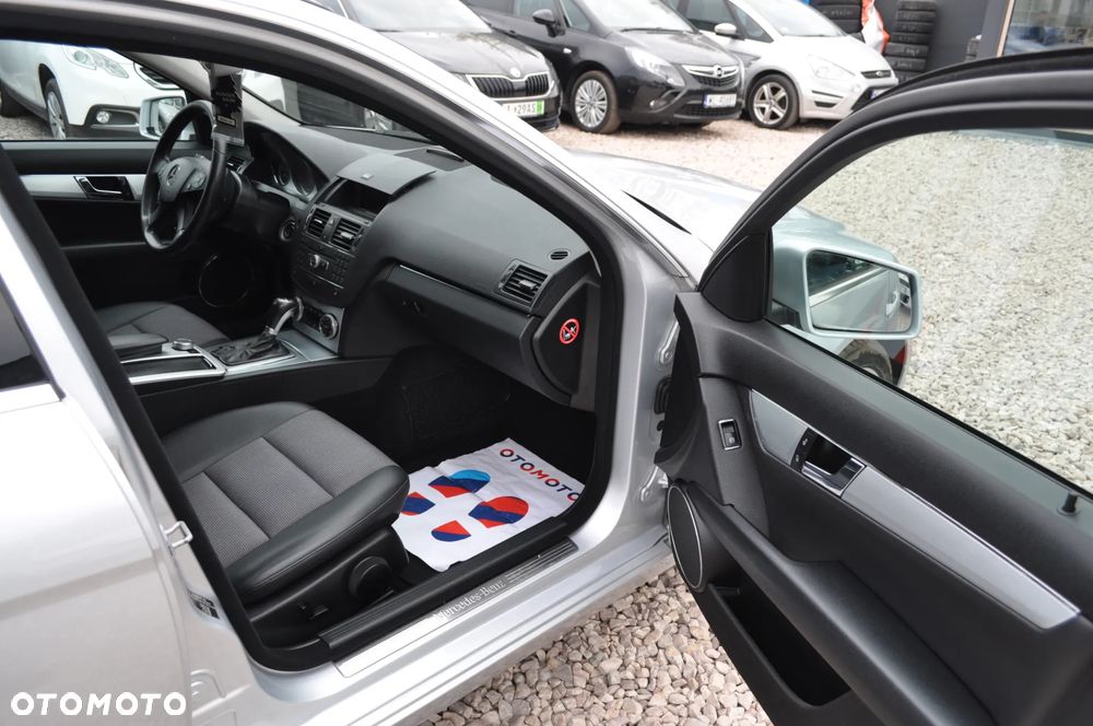 Mercedes-Benz Klasa C 180 CGI Automatik BlueEFFICIENCY Avantgarde - 14