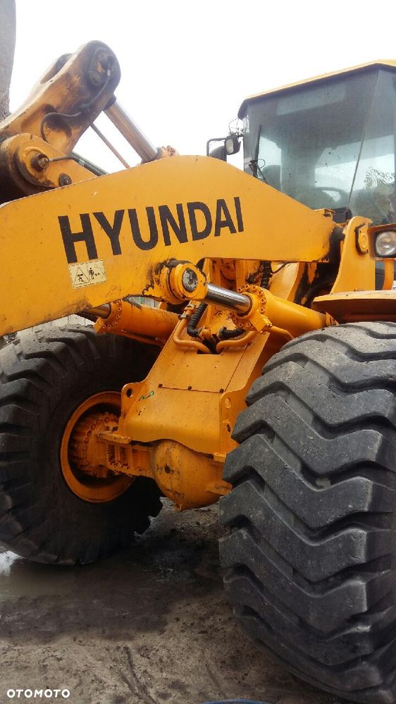 Hyundai HL77077A - 2