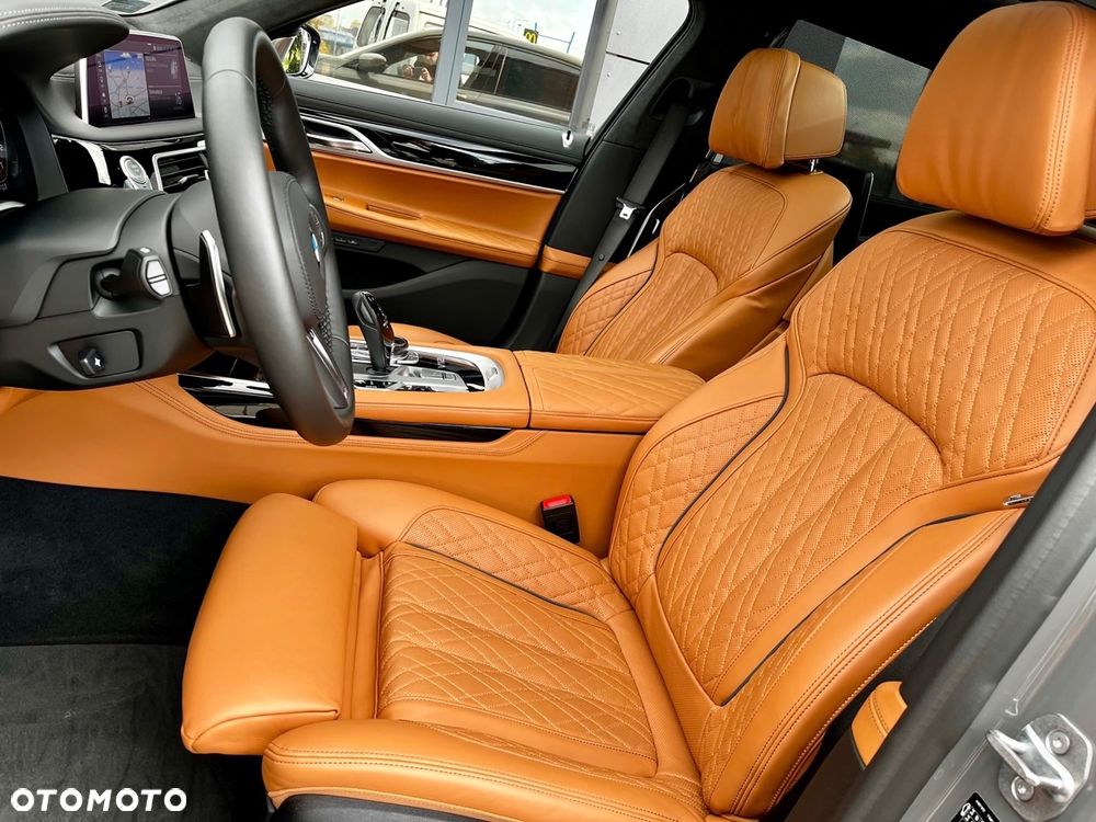 BMW Seria 7 M760Li xDrive - 19
