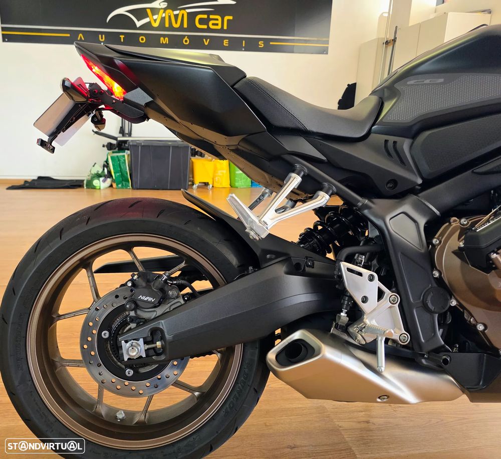 Honda CB R - 12