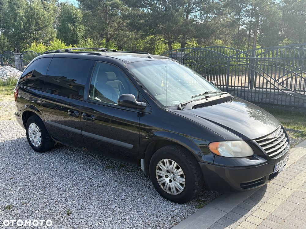 Chrysler Town & Country - 5