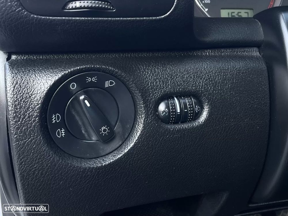 VW Passat Variant 1.9 TDi Confortline - 23