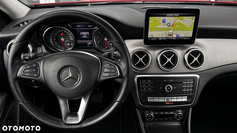 Mercedes-Benz GLA - 14