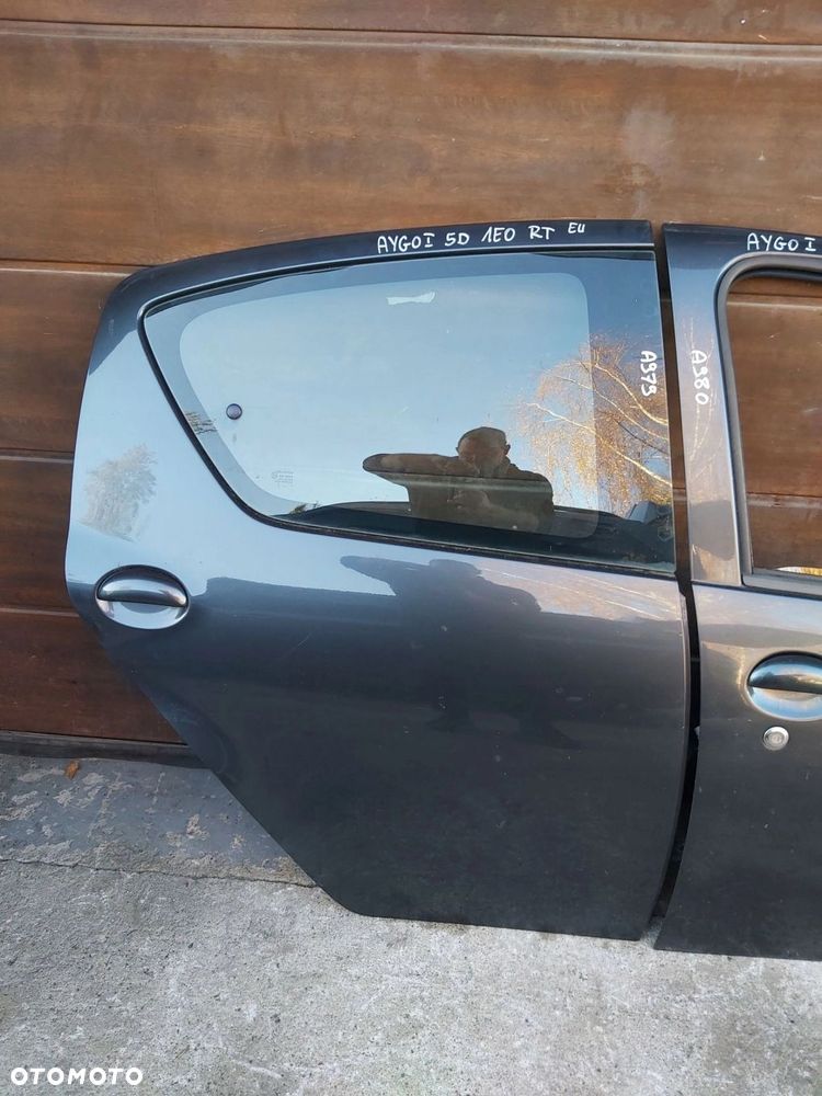 Toyota AYGO I Drzwi Prawy tył prawe tylne 1E0 - 1
