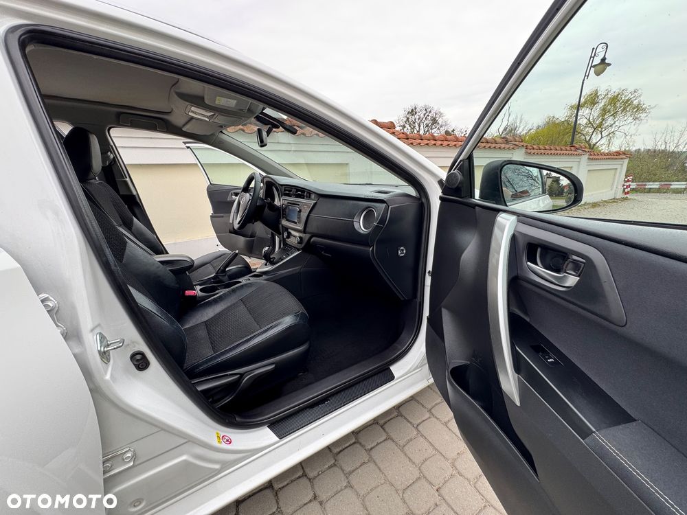 Toyota Auris 1.8 HSD Luna - 32