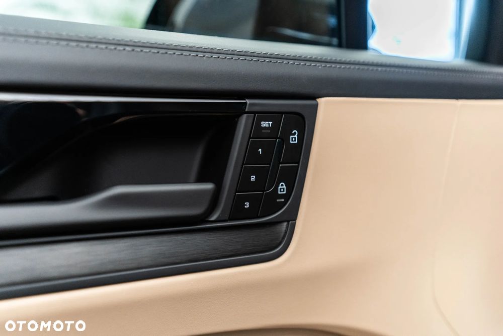 Porsche Cayenne E-Hybrid PHEV Black Edition - 24