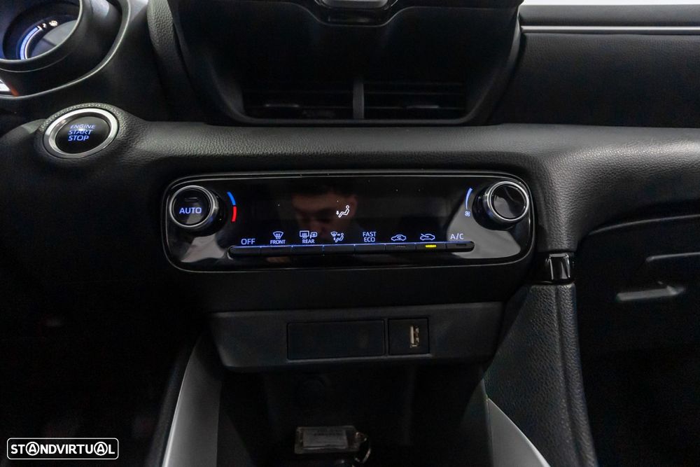 Toyota Yaris 1.5 VVT-i Luxury - 36