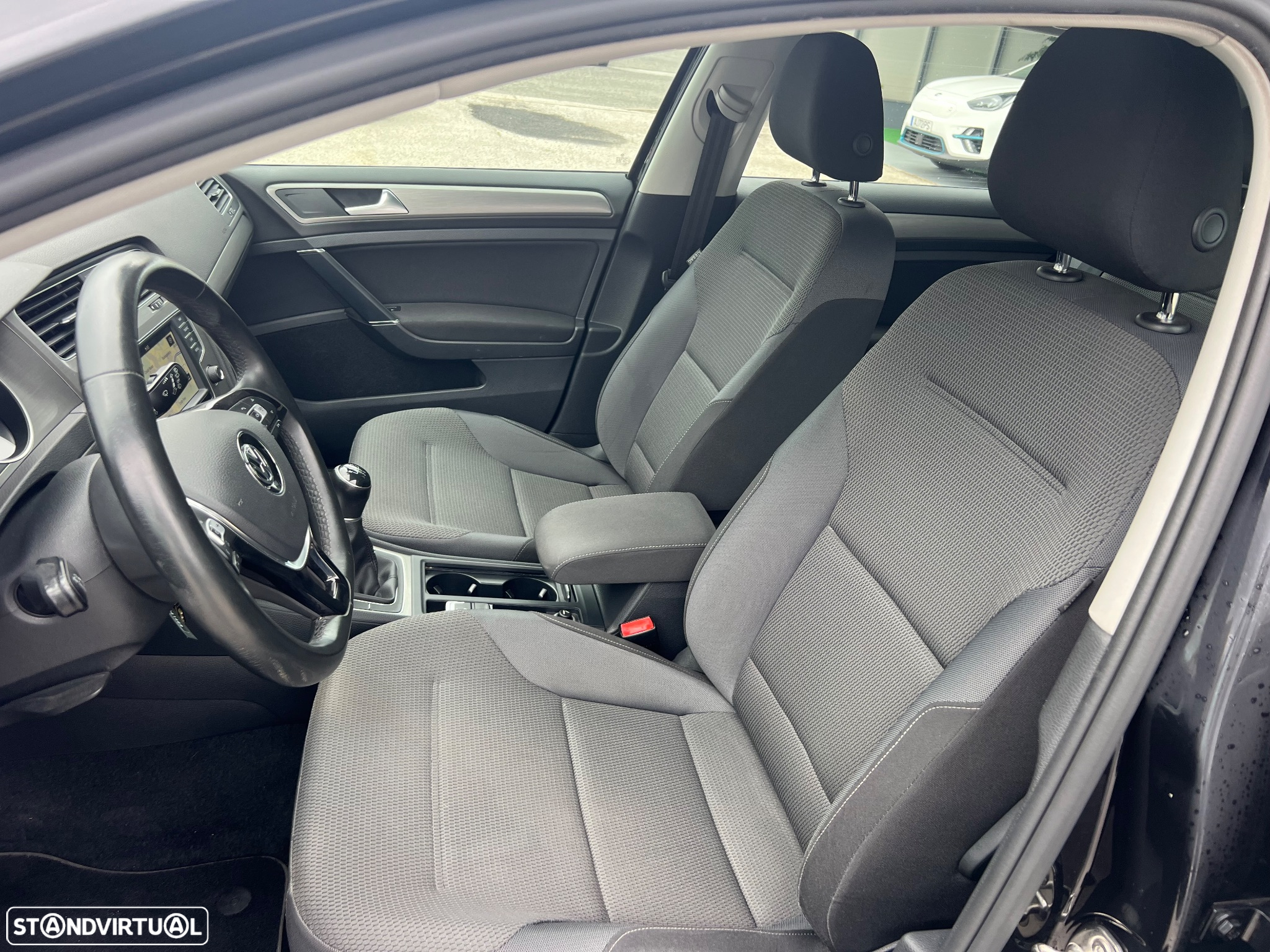 VW Golf 1.6 TDi Highline - 15