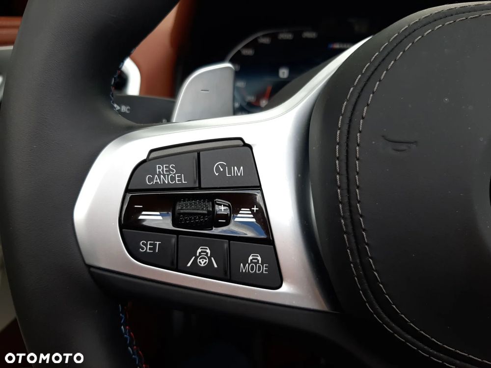 BMW Seria 8 M850i xDrive - 16